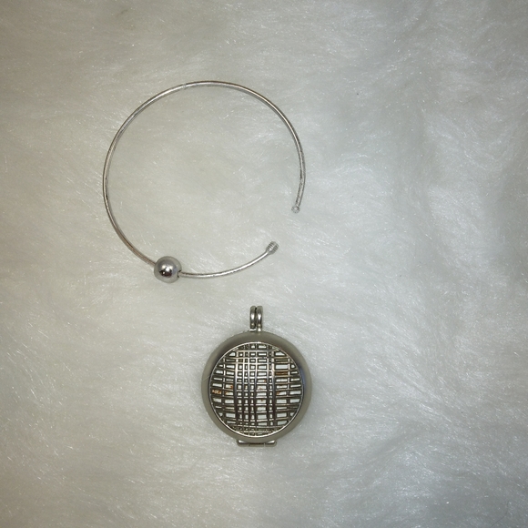 YANKEE CANDLE fragrant locket car charm - Picture 2 of 4